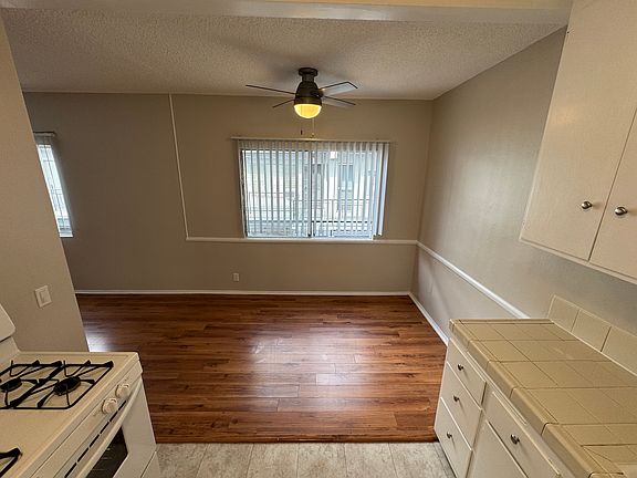 4th image of 1557 N Alexandria Ave #7