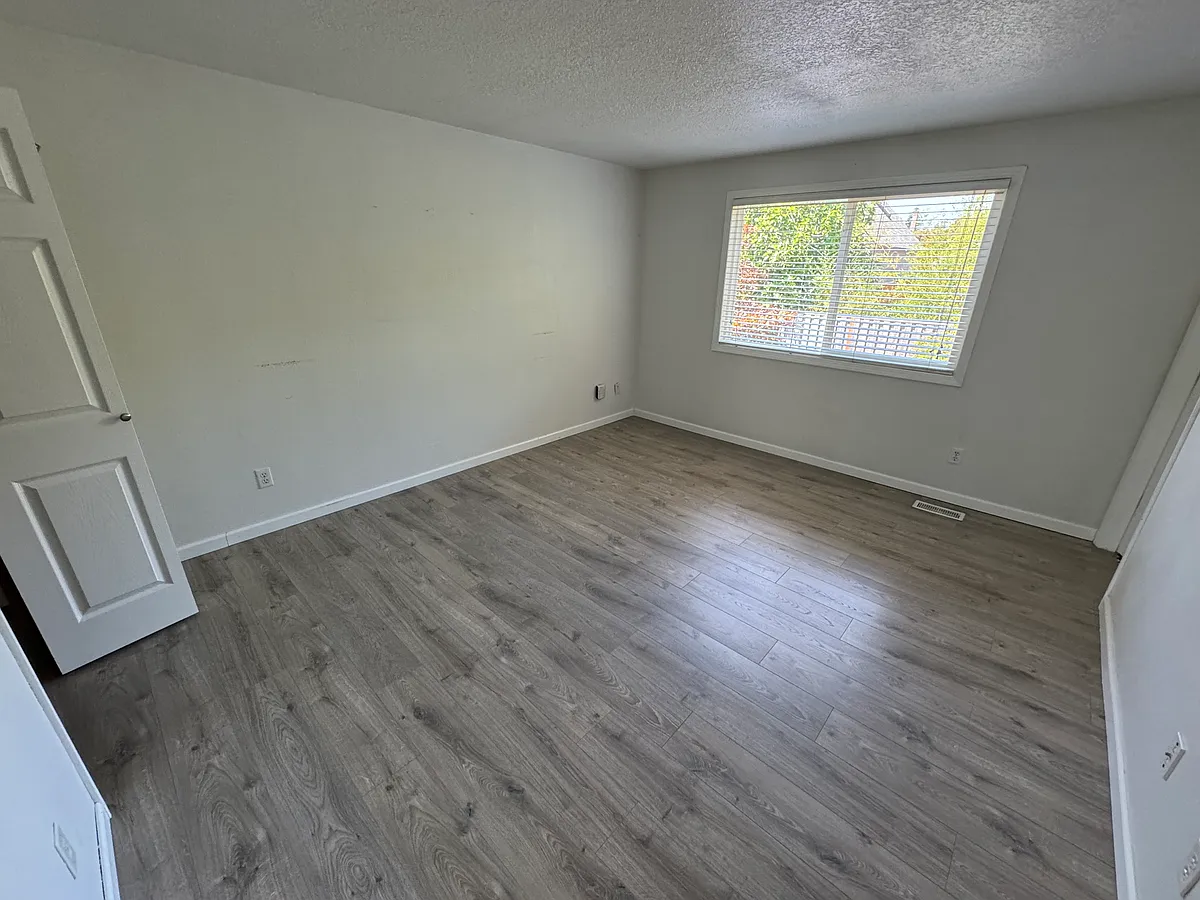 Building Photo - 17485 NW Ashland Dr