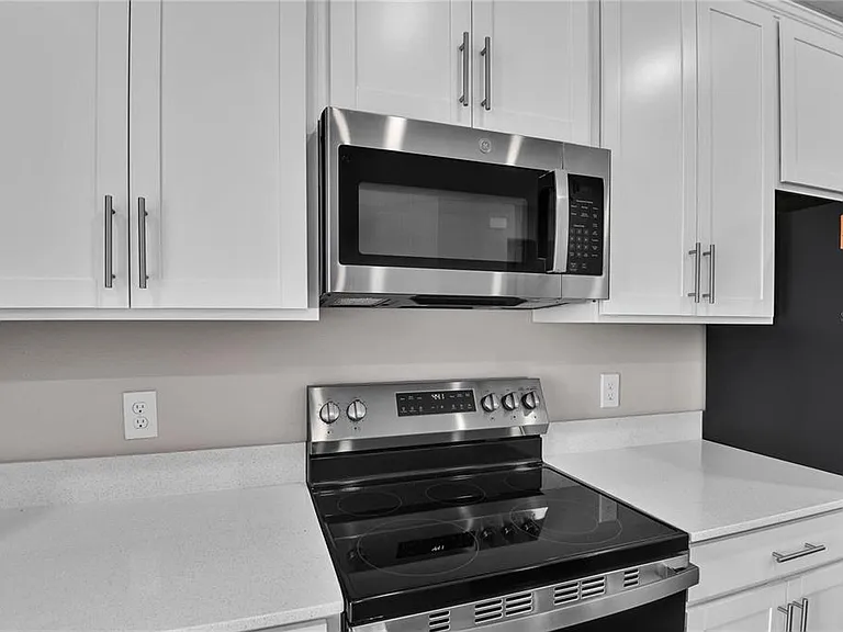 830 Ballantyne Dr — Photo 7