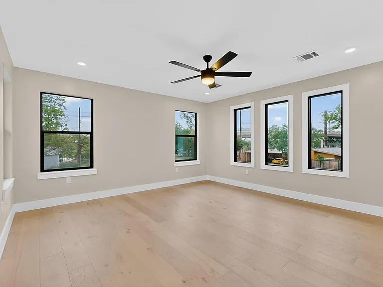5018 Highland Ct — Photo 15