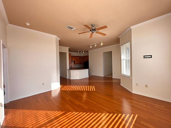 5th image of 800 E 15th St Unit 307