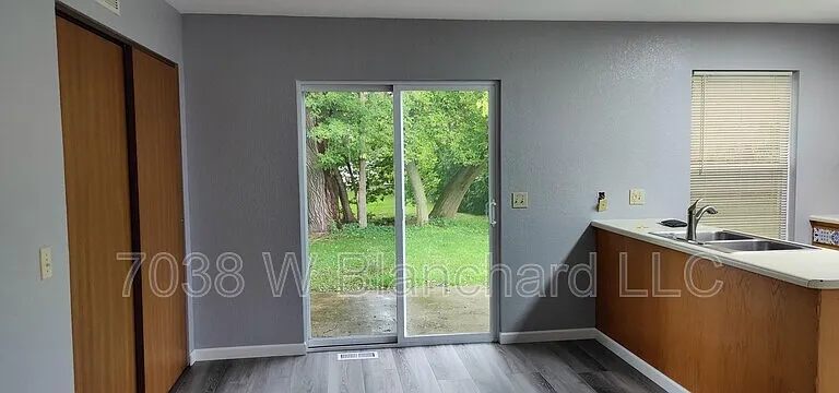 815 Whitney St — Photo 4