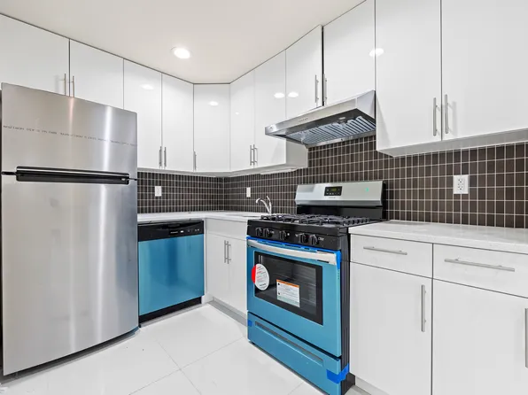 91-23 Corona Avenue image 5 of 13