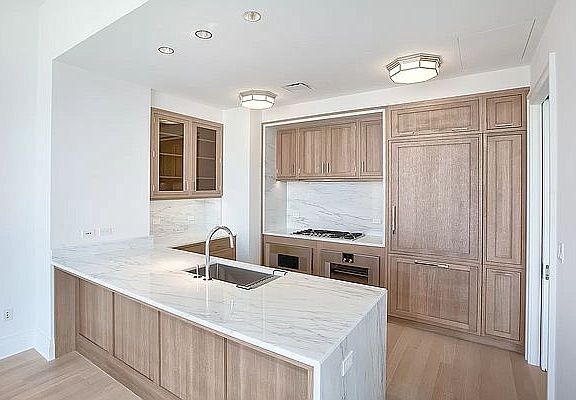 5th image of 30 Park Pl #50A
