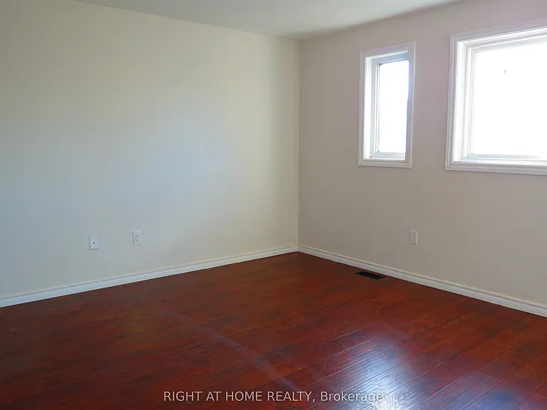 302 Stanley St — Photo 20