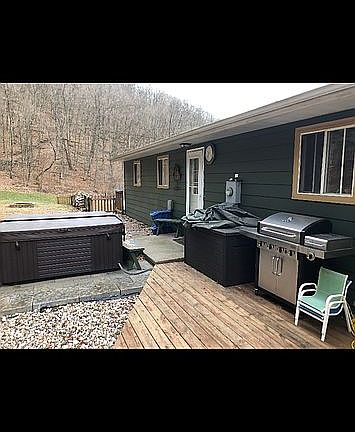 Back deck,Hot tub