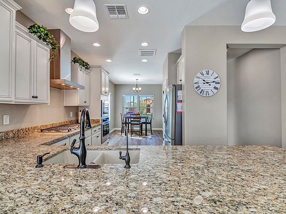 4th image of 2382 E Bellerive Dr