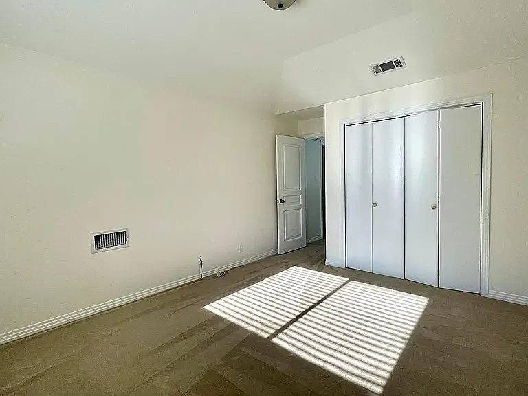 4 bed, 2.5 bath, 3069 sqft, $6,500 — Photo 2