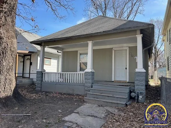 216 SE Lake St, Topeka, KS 66607