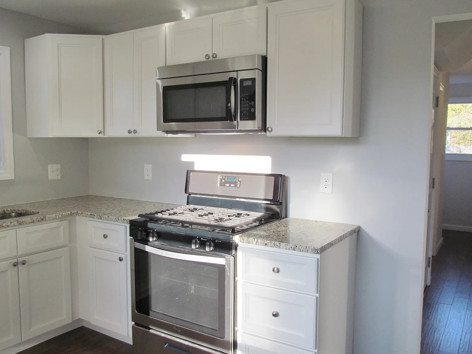 1 bed, 9999 sqft, $2,100 — Photo 3