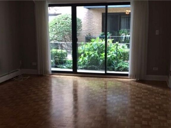 3rd image of 6864 N Northwest Hwy APT 1C