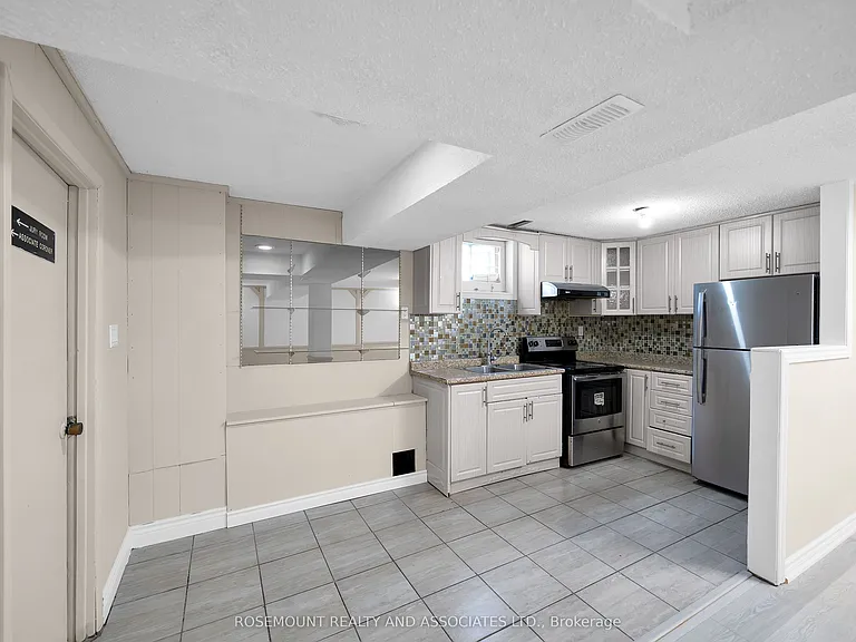 4 Carwin Cres #BASEMENT — Photo 14
