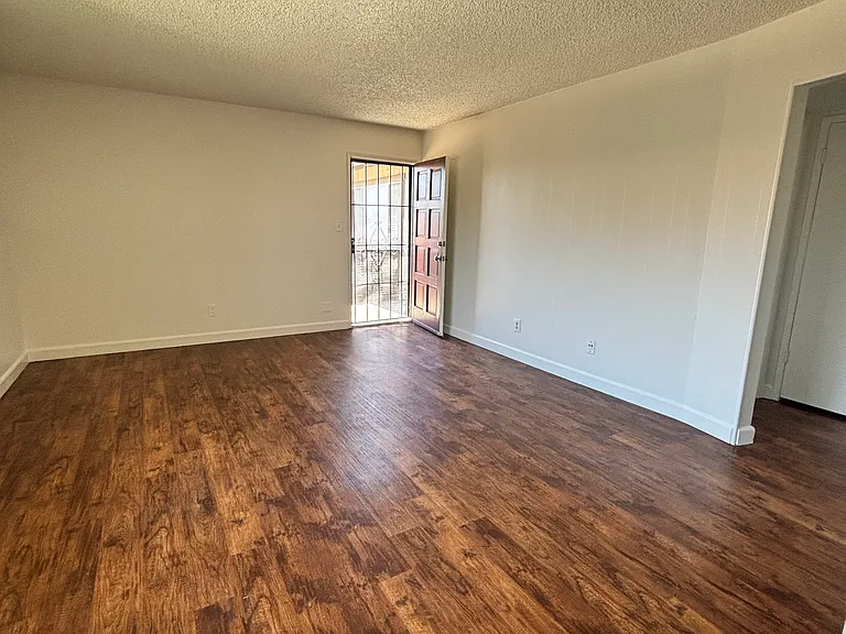 Driftwood Apartments — Photo 21