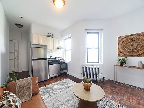 4th image of 715 E 5th St #D5