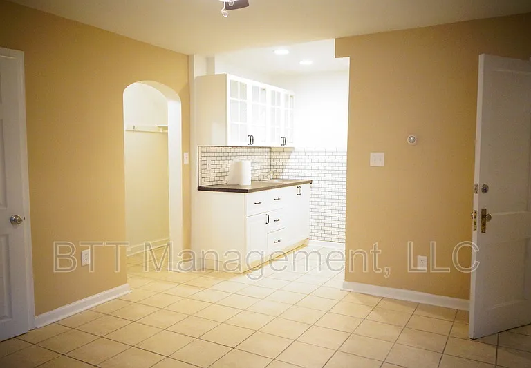 806 Houston Ave #4 — Photo 2
