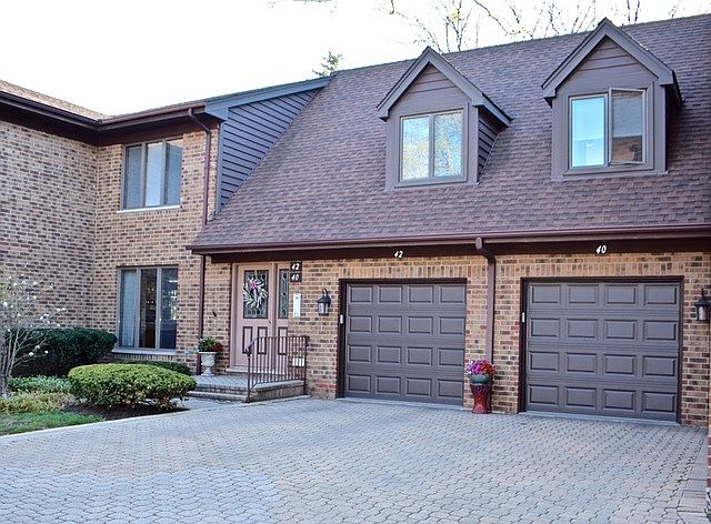 1st image of 40 Kings Ct #1