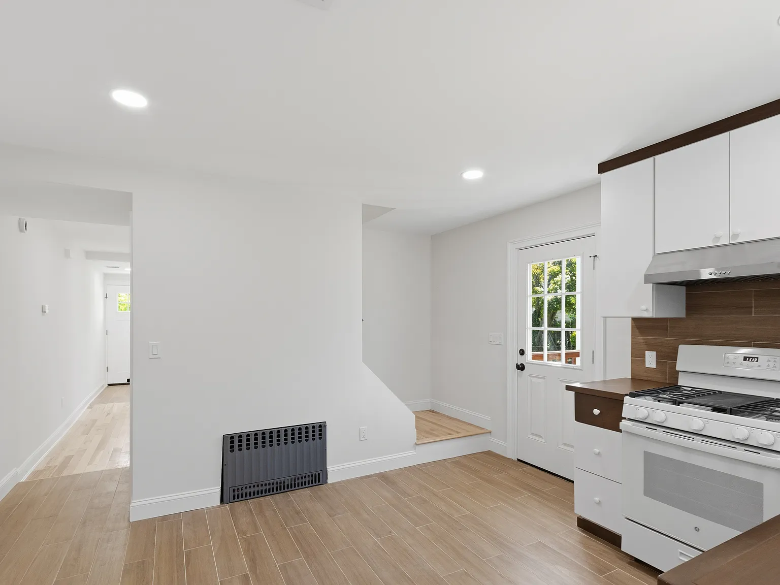 2 bed, 950 sqft, $3,250 — Photo 4