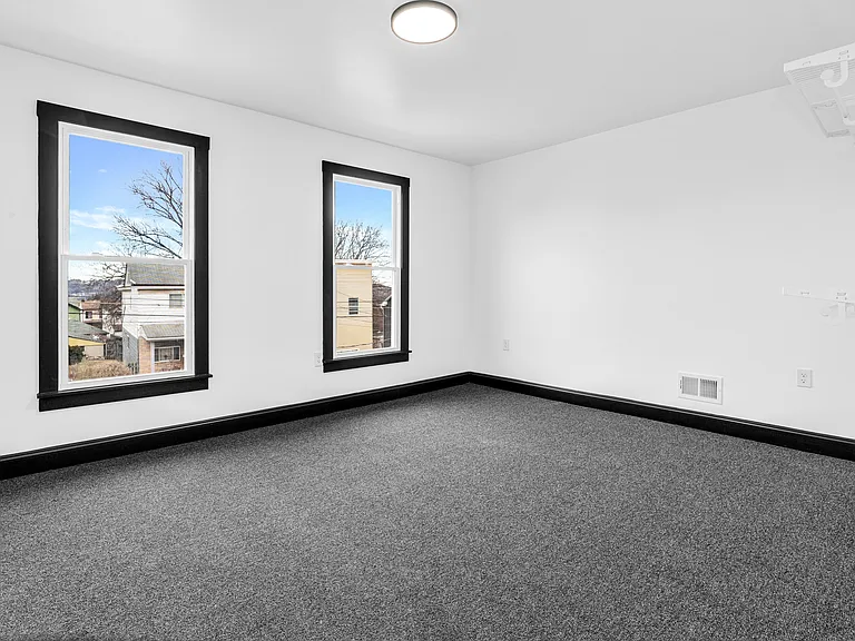 214 E 16th Ave — Photo 11