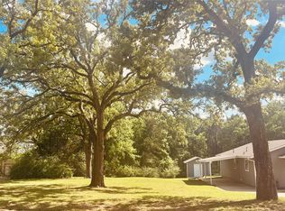 938 Amsden St, Denison, TX 75020
