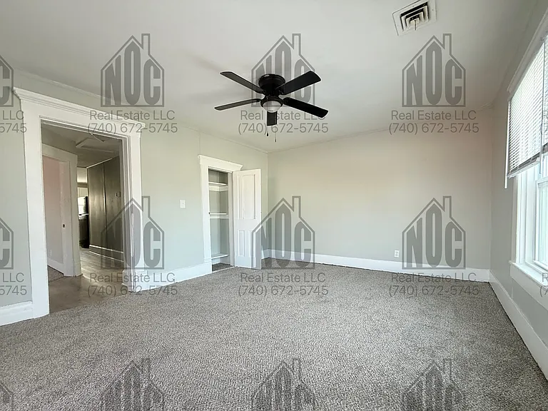1236 1/2 E Locust St — Photo 8