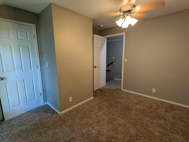 820 S Moffet Ave — Photo 9