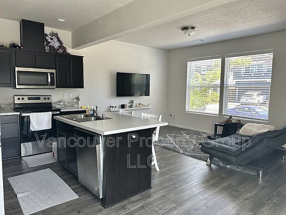 5th image of 700 NE 138th Pl