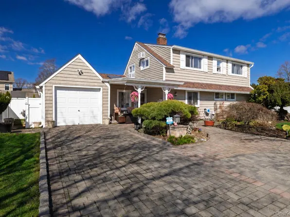 12 Link Lane, Hicksville, NY 11801