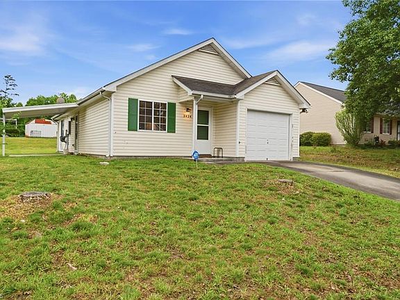 3rd image of 2424 Stratford Crossing Dr