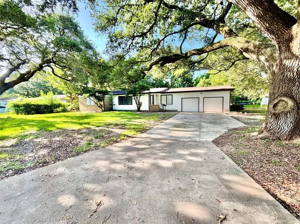 2419 Meadow Ln, La Marque, TX 77568