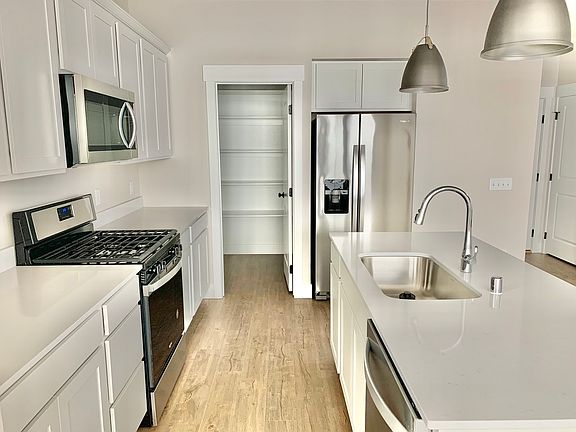 3rd image of 6103 Farmstead Ave