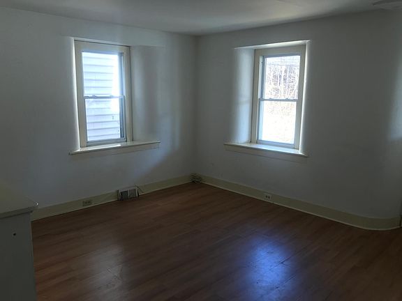 4th image of 128 N Church St