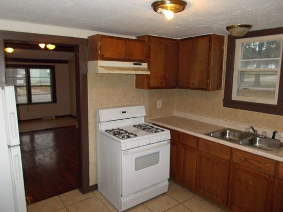 2nd image of 410 S Henrietta Ave
