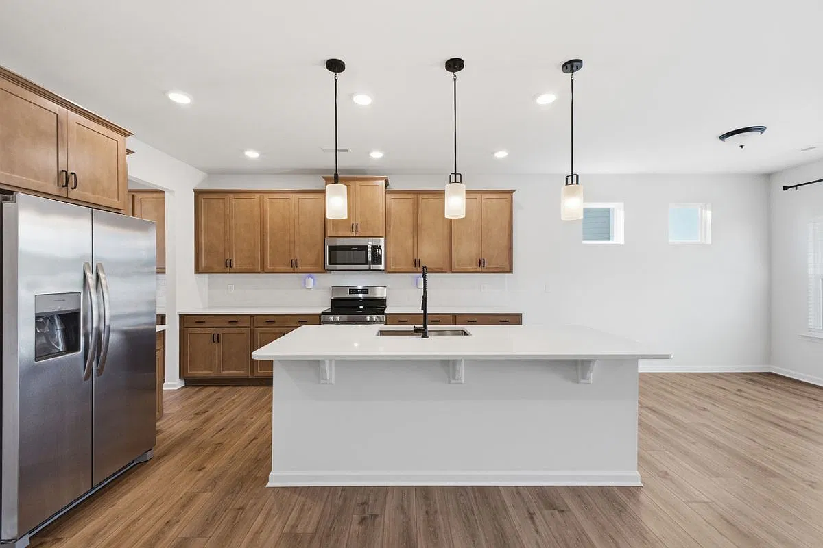 4 bed, 3.0 bath, 3005 sqft, $3,050 — Photo 3