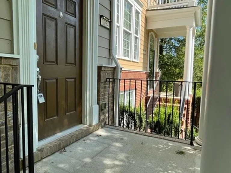 1054 Drayton Ct — Photo 20