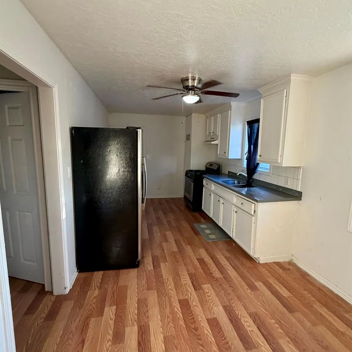 2 bed, 1.0 bath, 1600 sqft, $1,350 — Photo 4