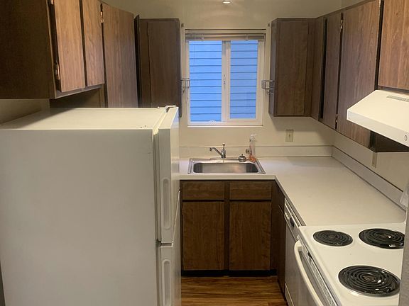 3rd image of 2839 14th Ave W #202