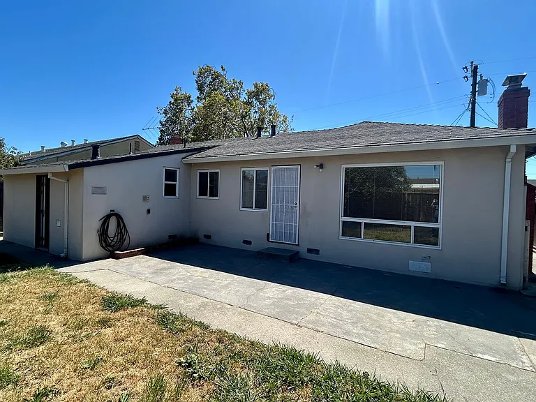 15380 Ruggles St — Photo 21