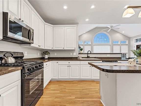 4th image of 13 Parkedge Dr