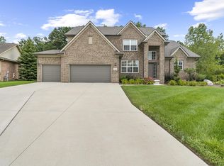 27003 Celtic Dr, Flat Rock, MI 48134