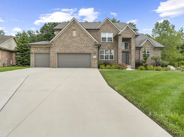 27003 Celtic Dr, Flat Rock, MI 48134