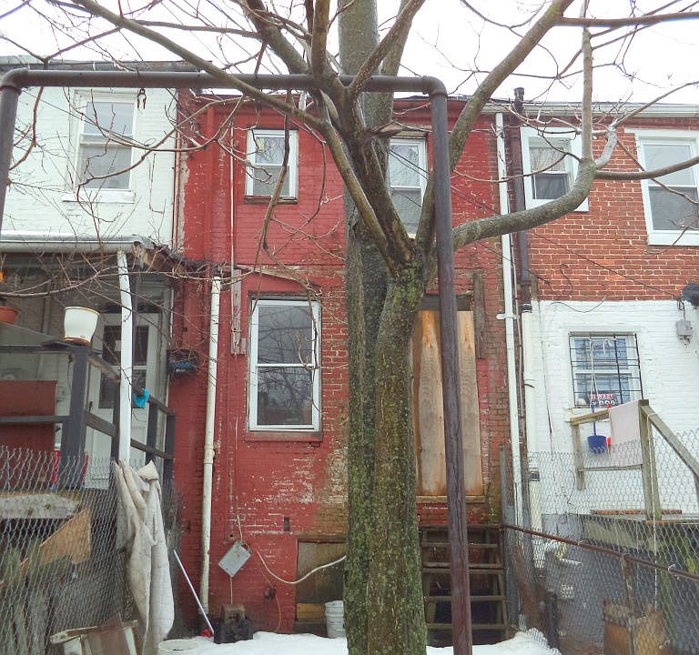 2nd image of 2122 Vine St
