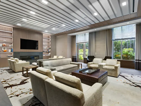 50 Riverside Boulevard image 14 of 26