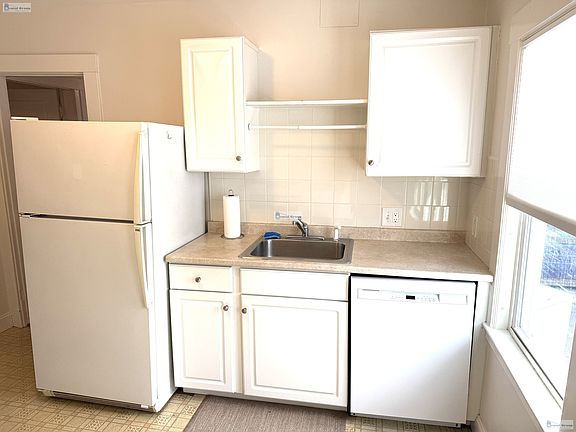 4th image of 43 Winter St #1