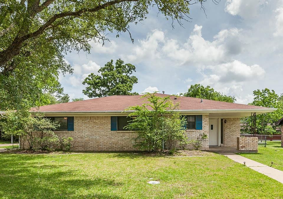 1st image of 3817 Holly Dr