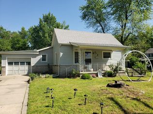 1109 E Maple St, Columbus, KS 66725