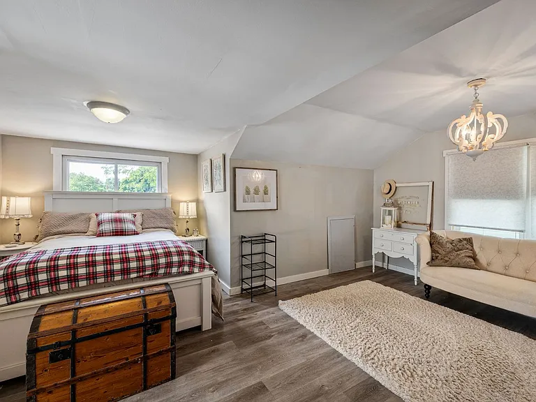 master bedroom with extra sitting area