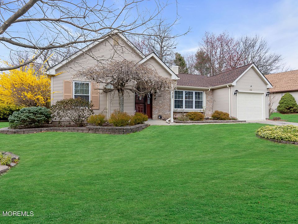 1st image of 325 Gardenia Drive