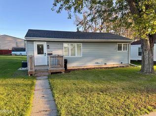 1058 5th St SW, Valley City, ND 58072