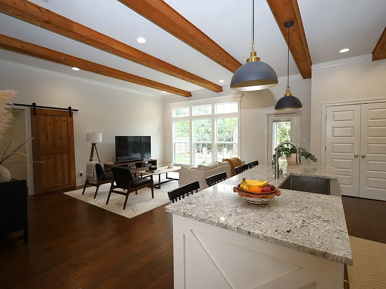 4025 Gramercy Dr — Photo 5