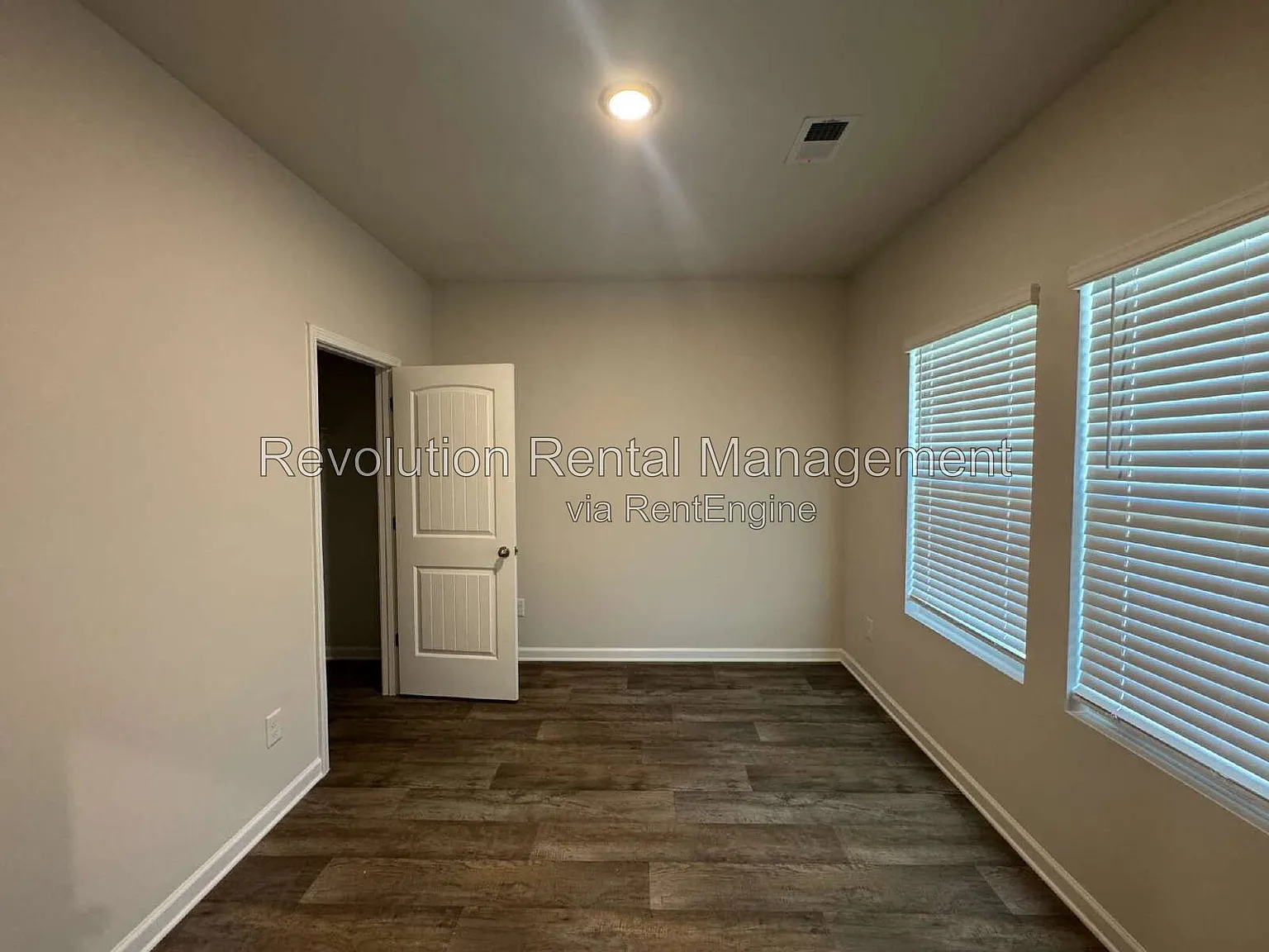 4 bed, 3.0 bath, 2500 sqft, $2,800 — Photo 4